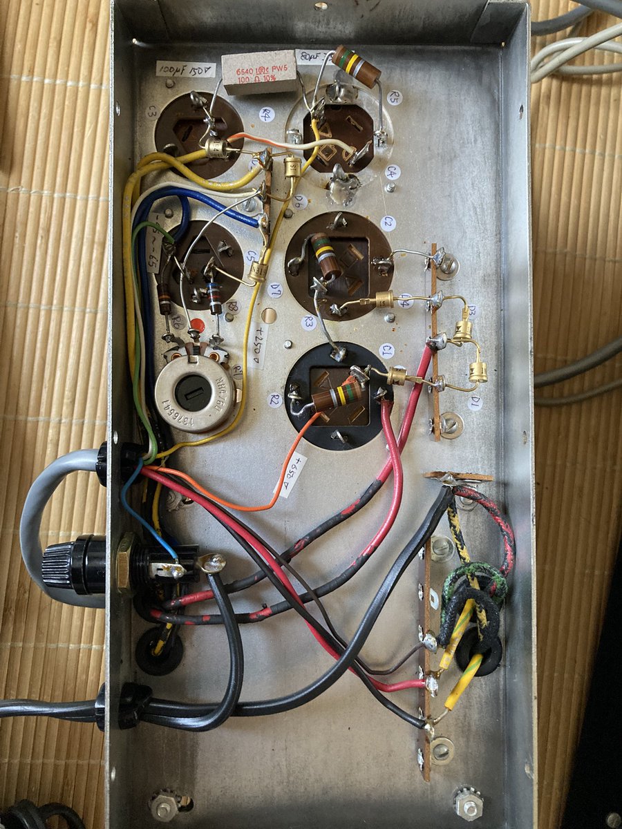 AC-3 Power Supply

遺品につき動作未確認
外観的には問題なし

Recap考えながら回路図見ながら白丸シールに記号を書いて貼ってみた