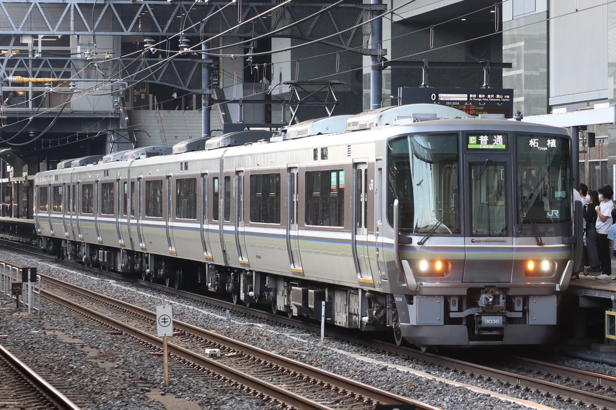 kumaaaaa485's tweet photo. 2025/6/19
223系2000番台リニューアル車が草津線に初入線😀
種別、行先表示が見やすくなっていい感じ👍👍👍 https://t.co/ATZSTuN8IR