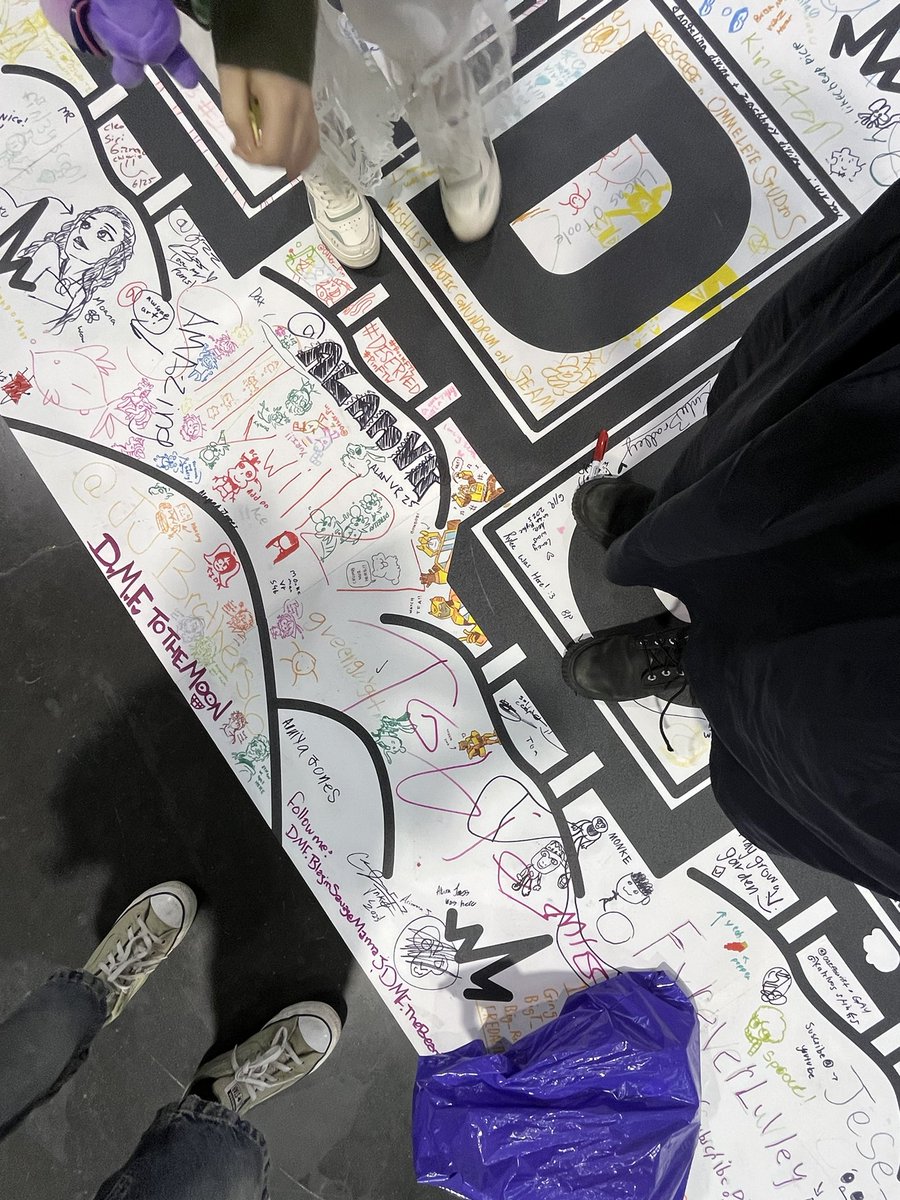 bumblebees i desperately scrawled on the floor of vidcon as a result of my transformers withdrawl