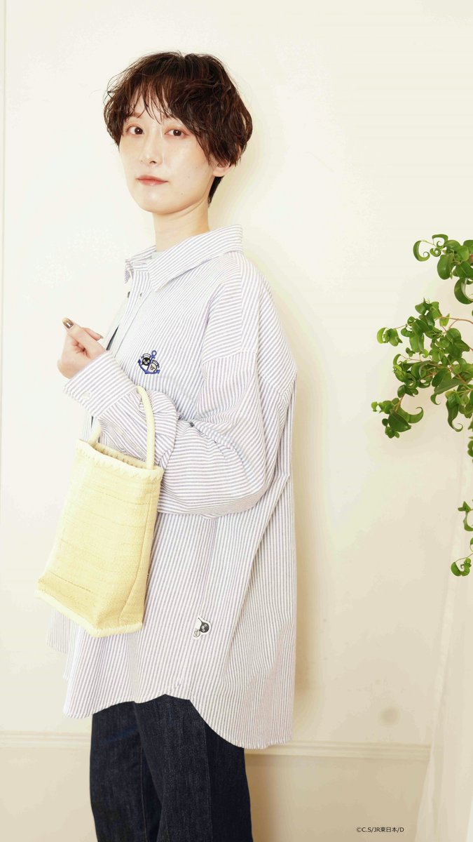 Pensta_JRCross's tweet image. 6月21日(土)発売 Suicaのペンギンいかり刺繍シャツ 各4,950円(税込)
爽やかなストライプとデニムのシャツの登場です。ボタンやピスネームにSuicaのペンギンモチーフが!さっと羽織って一年中使えるアイテムです。いかりマークの刺繍は期間限定発売です⚓️