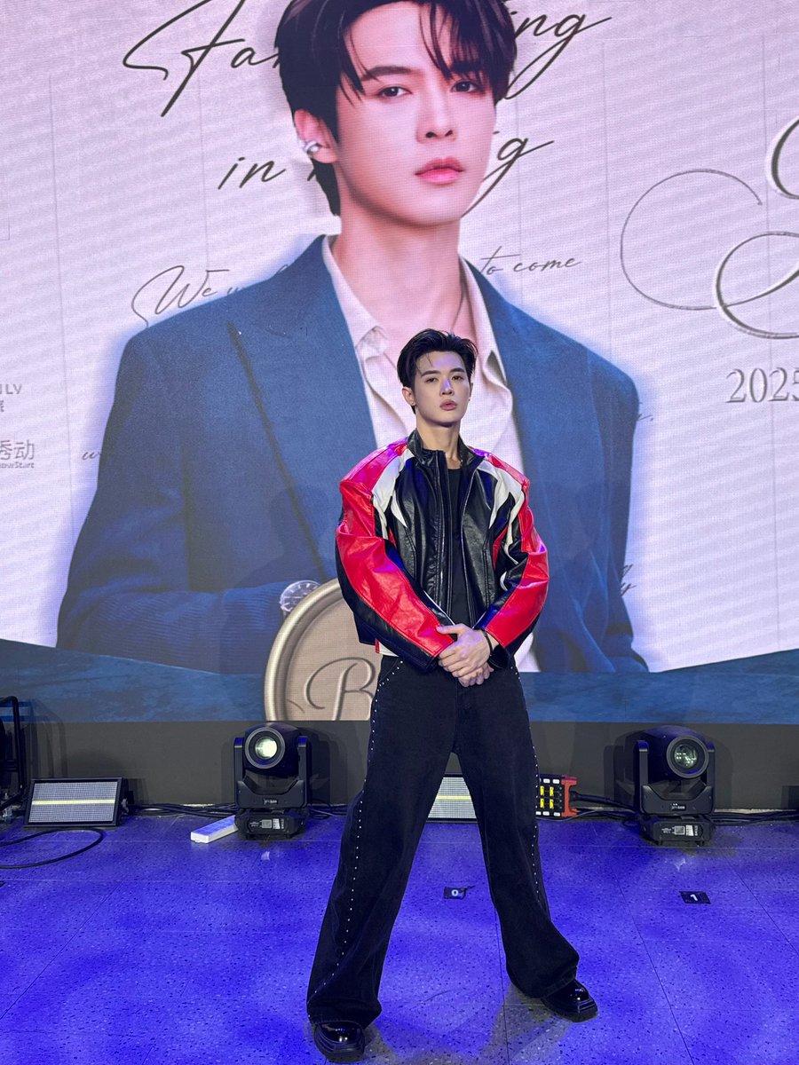 งาน Billy Fanmeeting in Nanning เริ่มแล้วจ้าาาา

#bbil1ypn
#idolfactoryTH