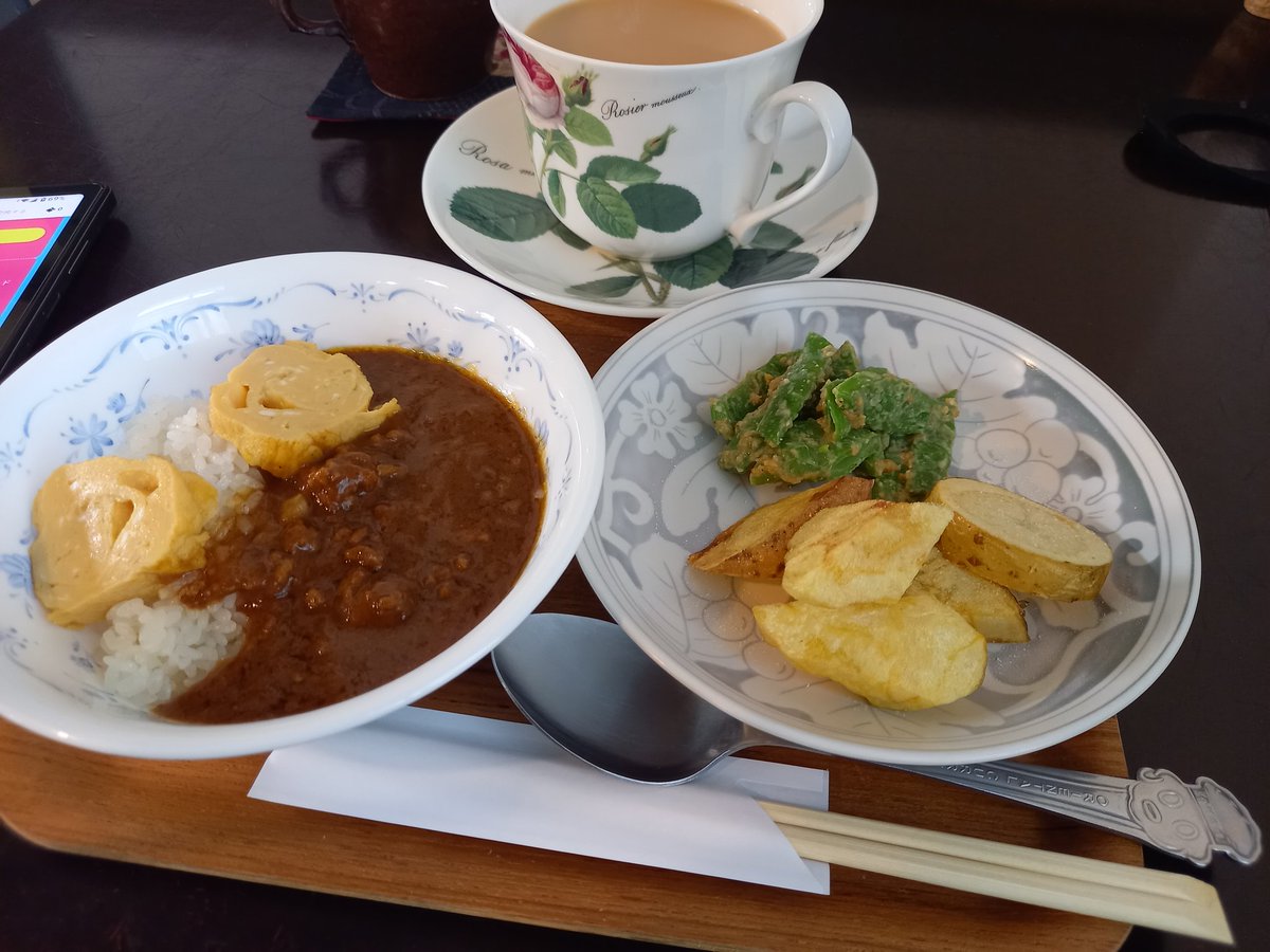 HardrockNe's tweet photo. 今日のお昼は古ポス
カレーライス
半分は持ち帰りだから少ないの🍛🥄😋 https://t.co/E3FUUo7r2q