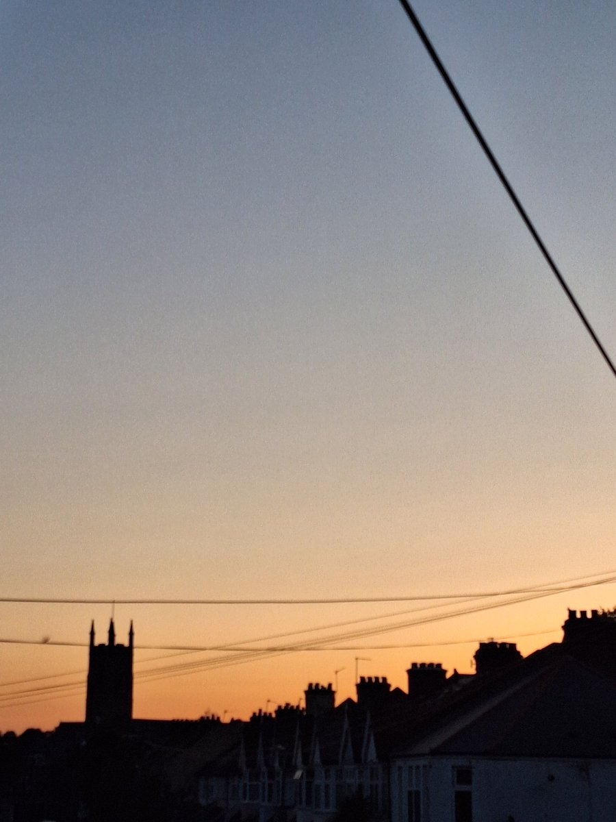 tootingrastacc's tweet photo. #tooting #Rasta #cycleclub 

4.43 am #sunrise on the #summersolstice tooting style 

#peace and #love 
❤️💛💚 https://t.co/TKvDF7Q7CF