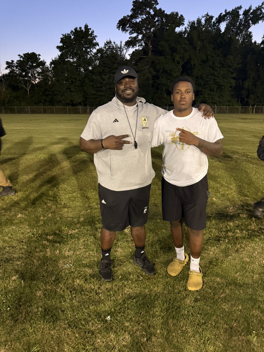 KaidenDB's tweet image. Had a great camp today @UNCP_Football Went 7-1 in 1on1s overall.
Thanks @Coach_Neely , @CoachRayFreeman & @CoachOrtizUNCP For the great knowledge and hospitality today!
@ClaytonCometsFB @TrenchesElite @lrk3 @JibrilleFewell @CoachHallUNCP