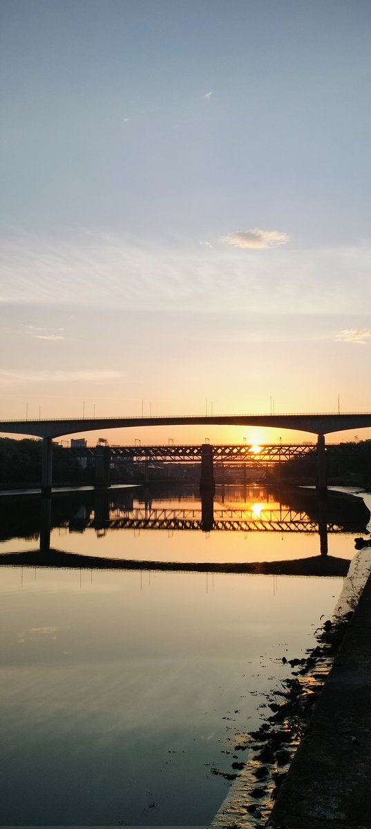 The sun's just coming up over the 7 bridges folks 😎. Wishing everyone a great weekend 🙏♥️👊