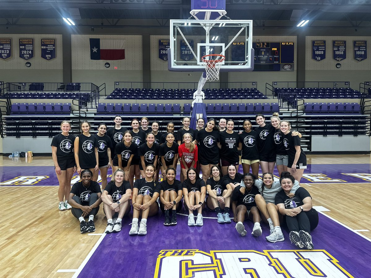 cruwomenshoops's tweet photo. A great week of basketball camp 💜🏀

Thank you to everyone that came! Everyone worked so hard &amp; we got better! #gocru https://t.co/GaVTTzltUU