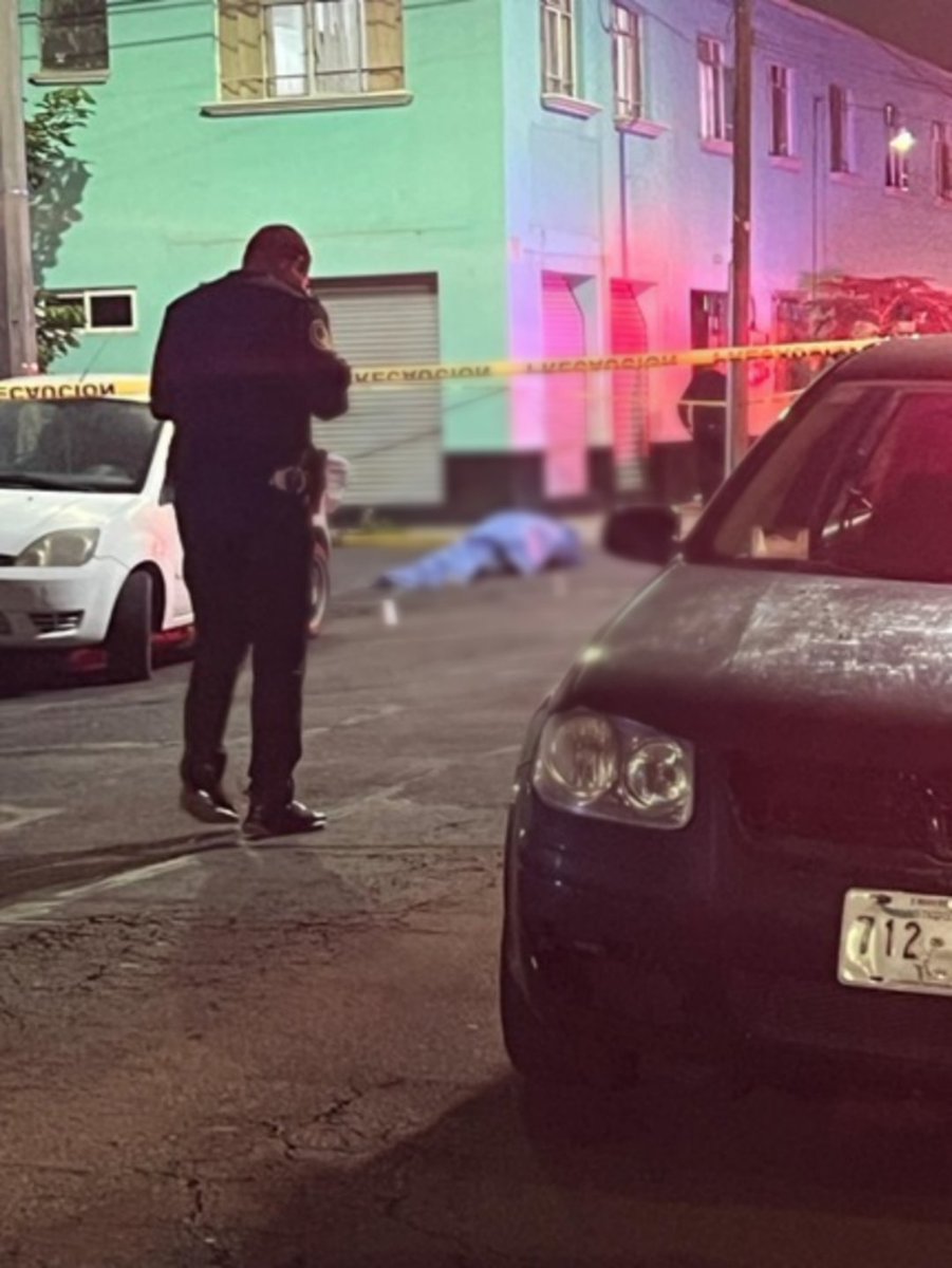 Centro Informativo CDMX (@ci_cdmx) on Twitter photo #EstaNoche || Un masculino perdió la vida y otro más resultó lesionado, tras recibir varios impactos de arma de fuego.
Los hechos ocurrieron en la calle #Norte15-A y #Poniente116, colonia #MagdalenaDeLasSalinas, <a href="/TuAlcaldiaGAM/">Alcaldía Gustavo A. Madero</a>.
Elementos de la #SSC_CDMX acordonaron la zona, se #EstaNoche || Un masculino perdió la vida y otro más resultó lesionado, tras recibir varios impactos de arma de fuego.
Los hechos ocurrieron en la calle #Norte15-A y #Poniente116, colonia #MagdalenaDeLasSalinas, <a href="/TuAlcaldiaGAM/">Alcaldía Gustavo A. Madero</a>.
Elementos de la #SSC_CDMX acordonaron la zona, se