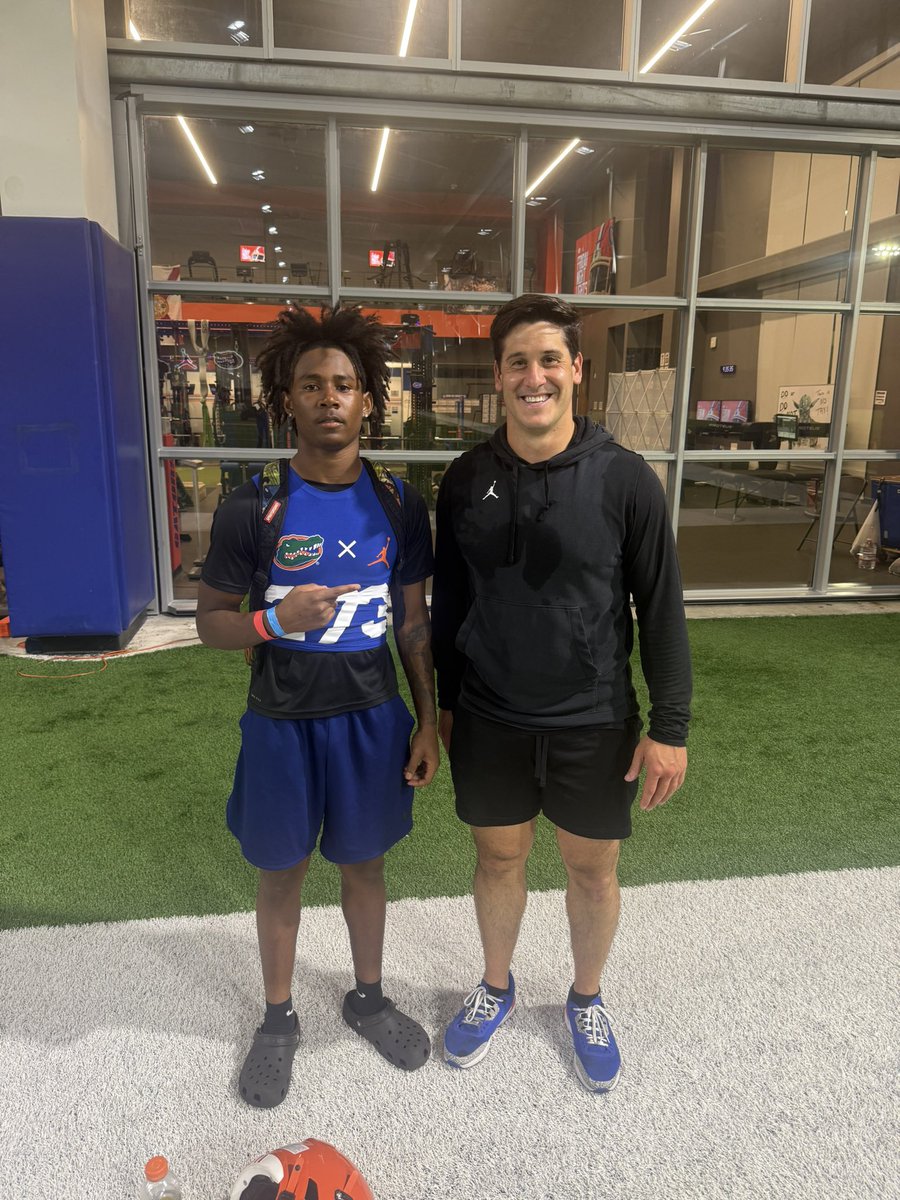 0rianellis's tweet image. Had a great time at the FNL camp #GoGators🧡💙 @vsunseri3