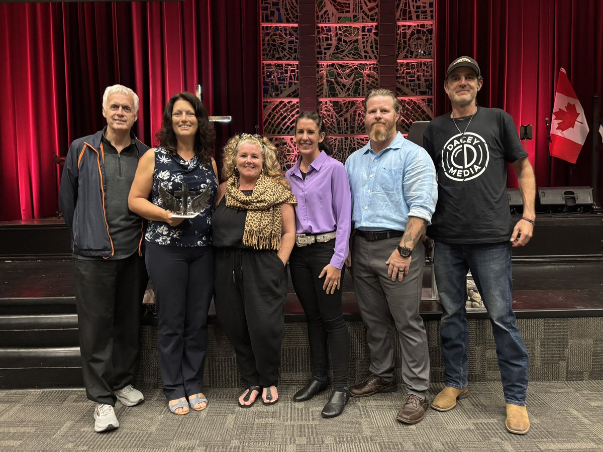 TheMelissaMckee's tweet image. An evening of Honour with Helen Grus🧡🖤🤍
Honour guard, standing ovation, Resistance Coffee, handcrafted metal award presented. 
~The Canadian Valour Award~
It was a beautiful evening!
#infiniteresolve