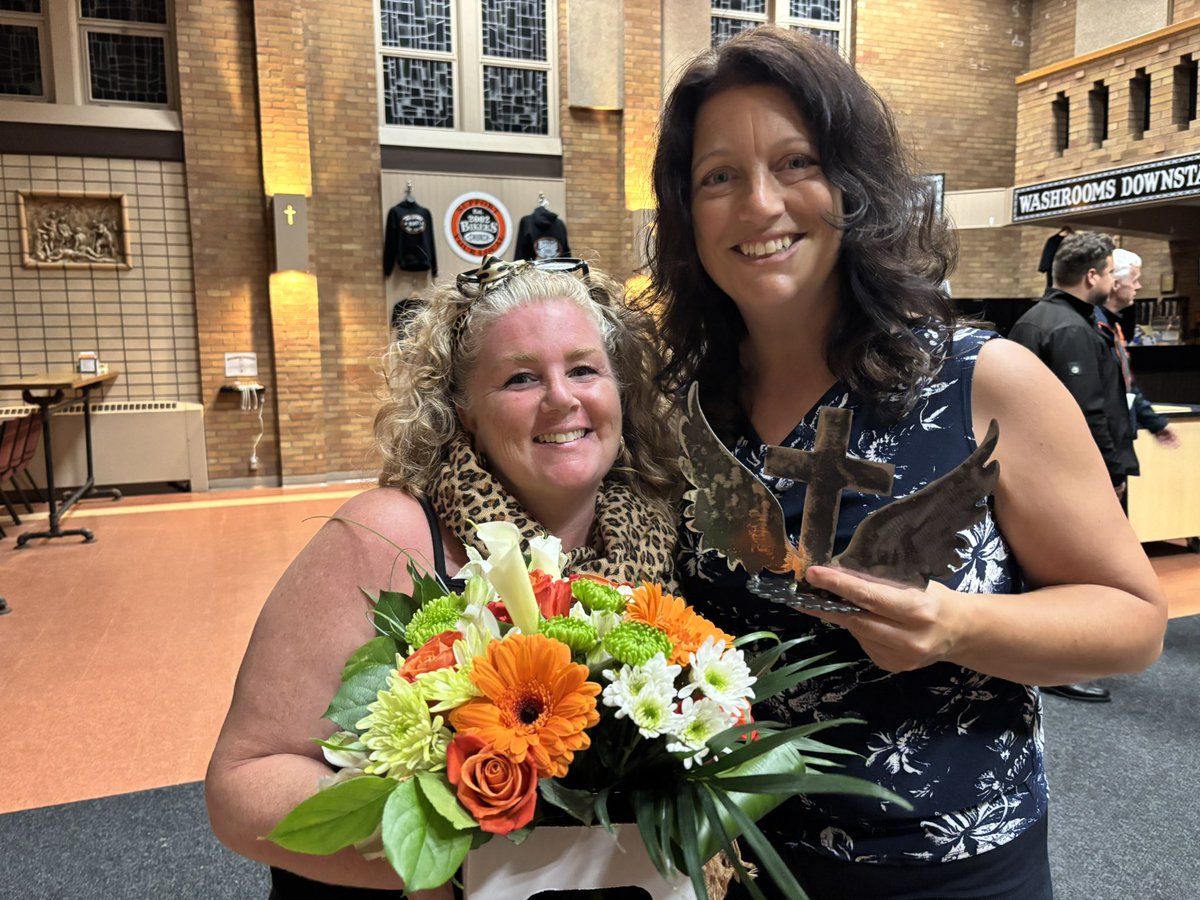 TheMelissaMckee's tweet image. An evening of Honour with Helen Grus🧡🖤🤍
Honour guard, standing ovation, Resistance Coffee, handcrafted metal award presented. 
~The Canadian Valour Award~
It was a beautiful evening!
#infiniteresolve
