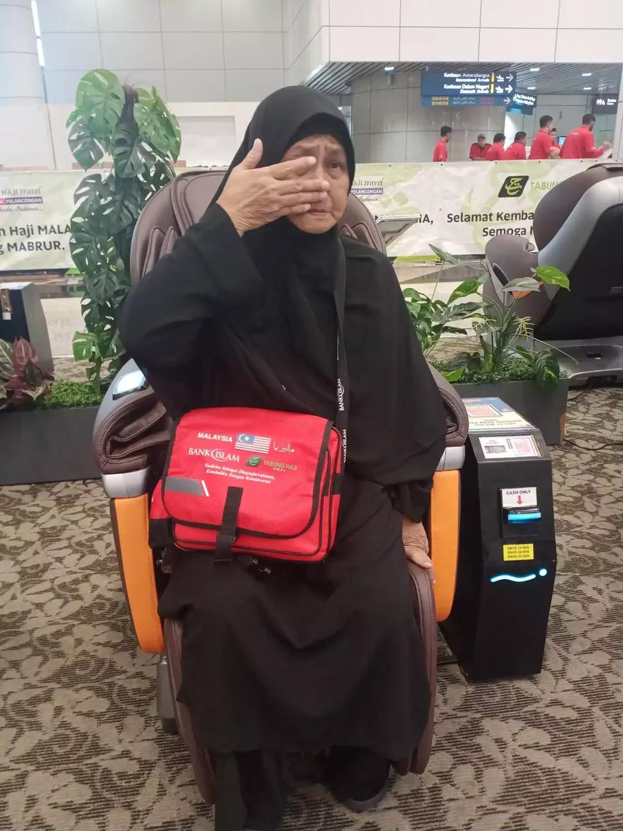 ada tak ibu bapa korang yg  gi HAJI kene buli? kesian mak lepas balik dri sana murung sebb teringat2 org biliknya buli die. mak kita ni mmg buta IT nak keluar2 pun x pandai. kt kg pun jenis duk rumah jer.