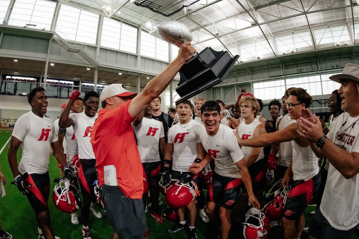 ZachQB15's tweet image. Great team win @KirbySmartUGA 7v7 Champions 🏆 @joshfloydHT @CoachECarroll @HuskyFast @TeamJean_ @QBC_Bham