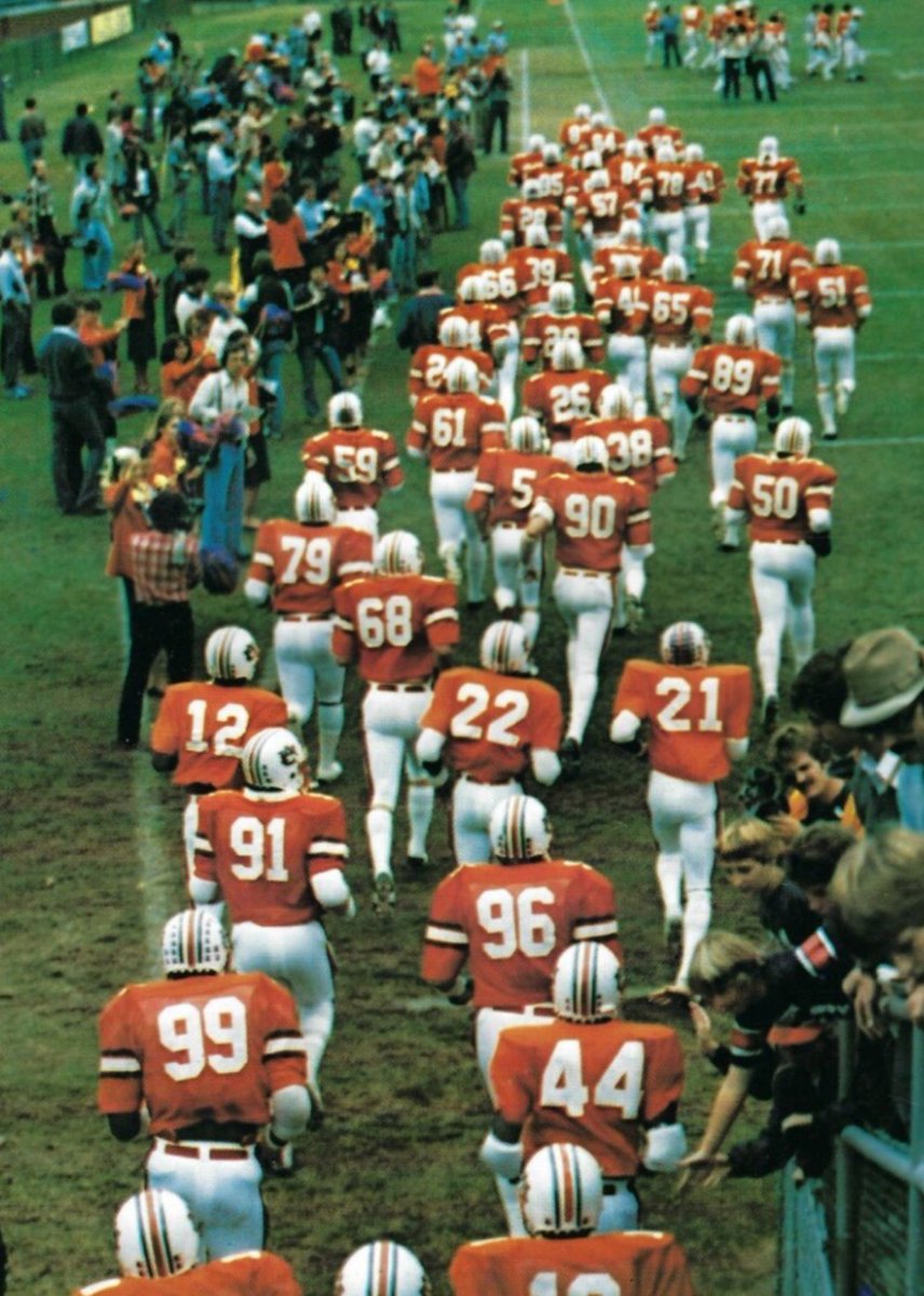 Just look at those glorious orange jerseys.
Time to bring that look back.
For one game. 
Preferably vs South Alabama or Mercer.