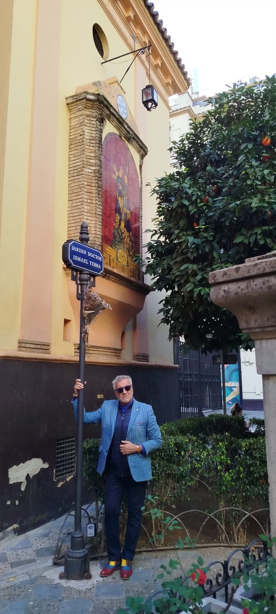 FJ_Carrasco's tweet photo. Días de vísperas del Corpus, en los que he tenido tiempo para casi todo. ¡Qué suerte haber nacido en Sevilla!. https://t.co/odiQVuLJV3