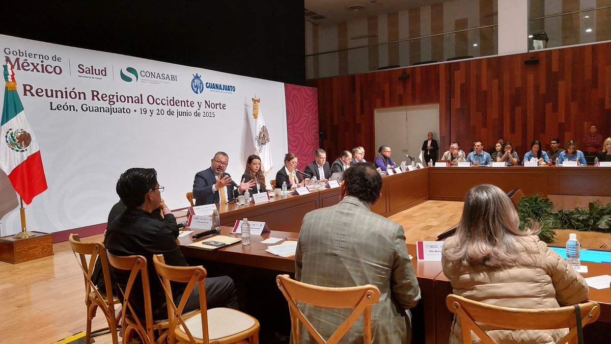 Hoy, tuve la oportunidad de participar en la Reunión Regional Occidente y Norte del CONASABI.
Pude dialogar con Secretarias y Secretarios de los Estados, sobre las acciones necesarias para avanzar en la eliminación del VIH y la hepatitis C como problemas de salud pública.