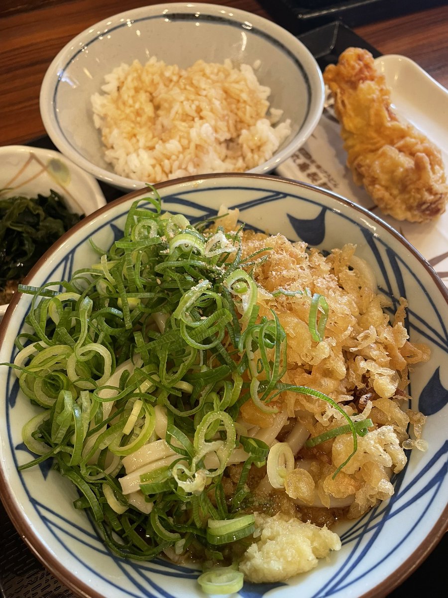 お昼は
ぶっかけうどん冷たいの

#うどん #ぶっかけ #丸亀製麺 #かしわ天
#料理好きな人と繋がりたい