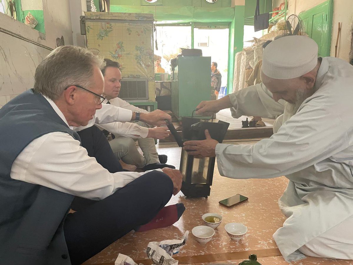 AusHCPak's tweet photo. No trip to Peshawar is complete without a cup of Qahwa at its historic Qissa Khwani! Manana Fazl bhai for once again treating us to your legendary Qahwa and heartfelt hospitality. They say it’s the water that makes the taste!
#PakhairDaghly #Peshawar https://t.co/xHY5qHPJJc