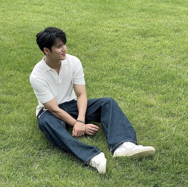 _baewon's tweet image. you belong with me
— a #minwon filo au

juancho (mg) is dubbed as med's mr nice guy—and everyone's head over heels for him. elian (ww) is not an exception to this. he can't help but hope that one day cho might see him more than just a friend.