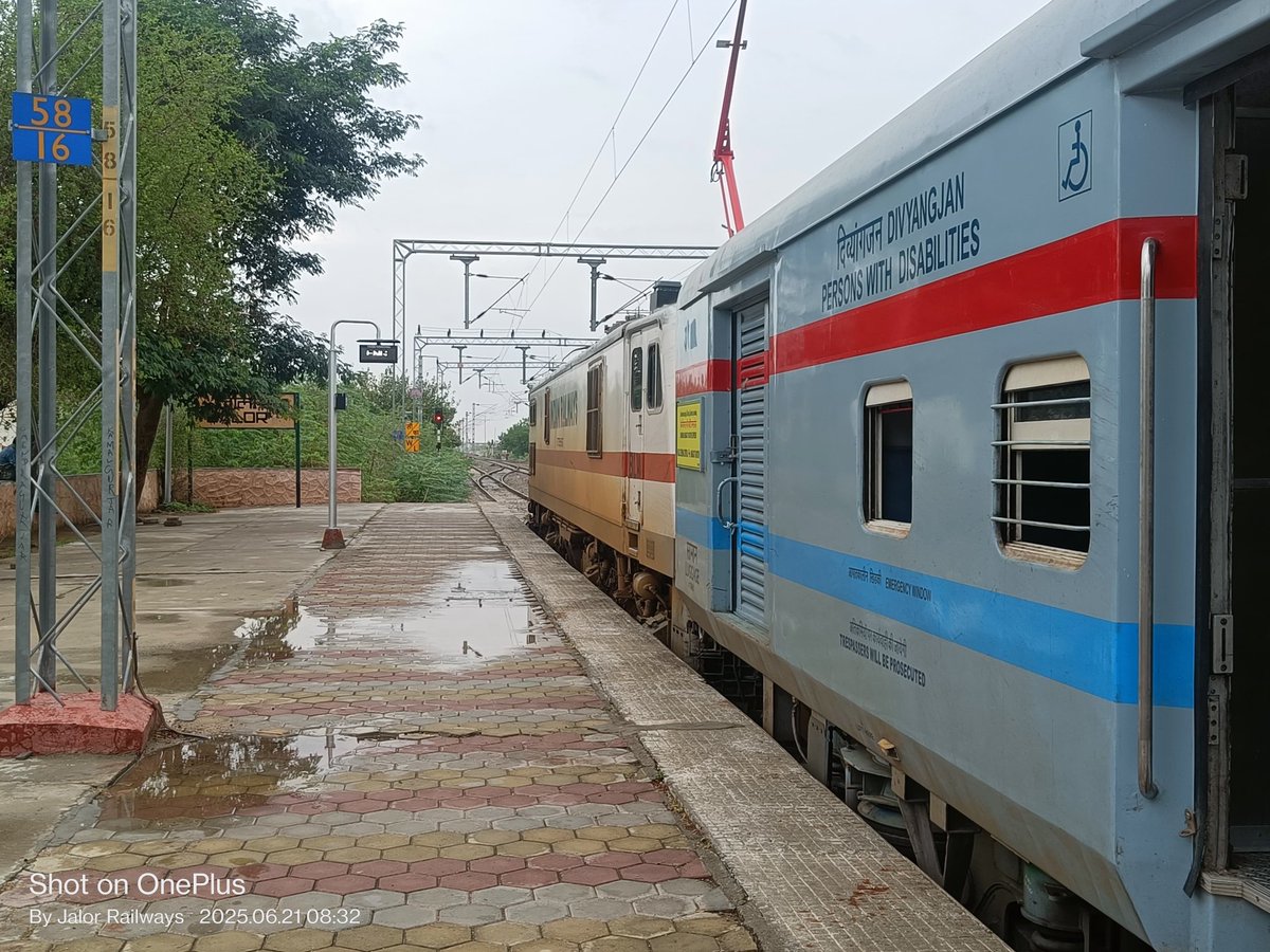 MODRAN_NEWS's tweet image. #चैन्नई से #धनेरा #मोदरान  व #मोकलसर होकर रनिंग थरु जा रही ट्रेन NO.20626 का ठहराव ईस #समदड़ी_भीलड़ी #रेल मार्ग के 3मुख्य स्टेशनो मोकलसर, मोदरान व धनेरा पर नहीं होने से यात्रियों को आवागमन में बहुत परेशानी हो रही है तत्काल ईन स्टेशनों पर ठहराव दिया जाए
@RailMinIndia
@RailwaySeva