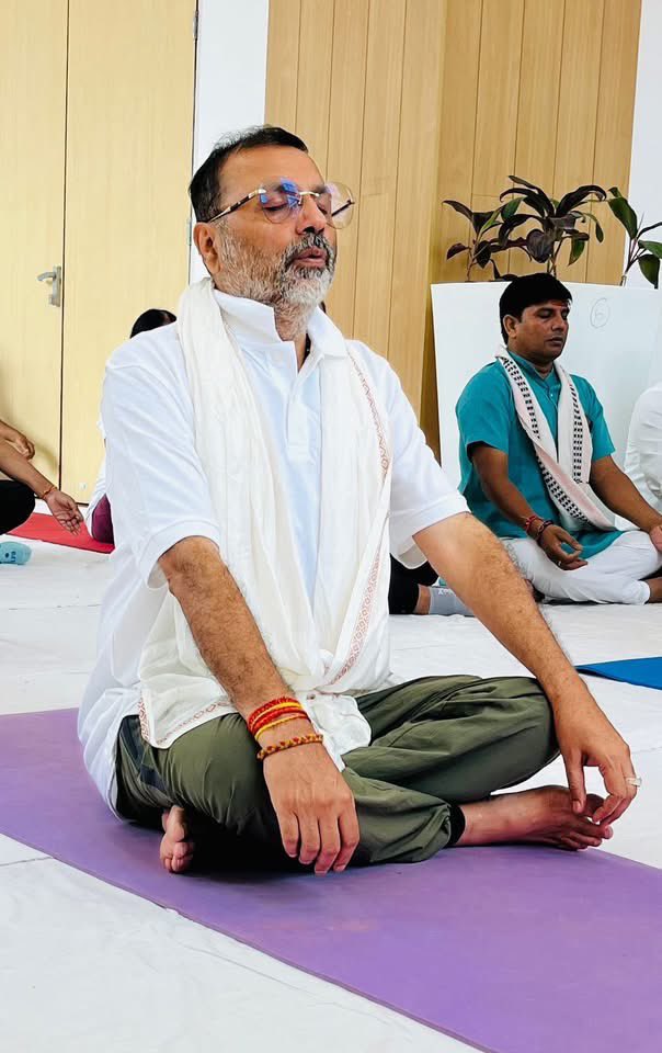 देवघर एम्स में योग दिवस कार्यक्रम में