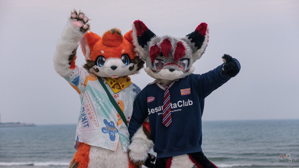 #FursuitEveryday
等等今天可不是周五，
周六当然是要和朋友一起出去玩耍！！！

📸 <a href="/yeKevin15/">小Q 🔜 墨兽</a> 感谢~