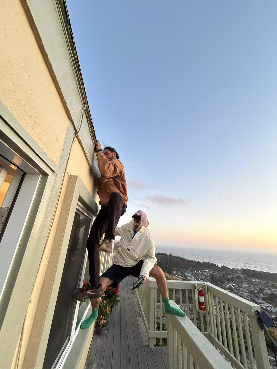 akylaiksm's tweet image. We climbed up the rooftop of our airbnb to catch the sunset, and somebody called the police on us😭
I guess somebody is getting kicked out tonight