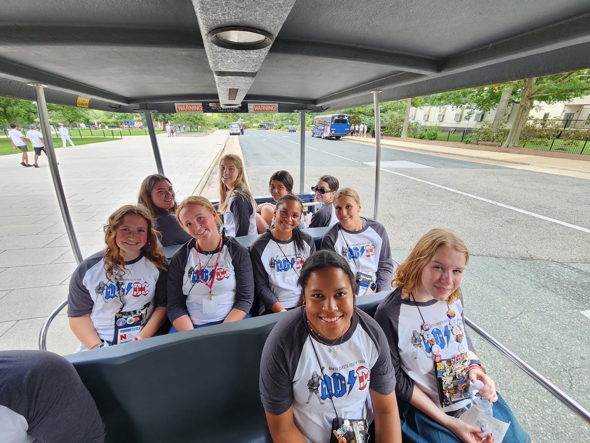 𝟮𝟬𝟮𝟱 𝗡𝗗 𝗬𝗢𝗨𝗧𝗛 𝗧𝗢𝗨𝗥 | 𝗗𝗔𝗬 𝟲 
On their last full day in D.C., the North Dakota Youth Tour delegates visited FBI headquarters, paid their respects at Arlington National Cemetery and explored iconic exhibits at the Smithsonian museums.