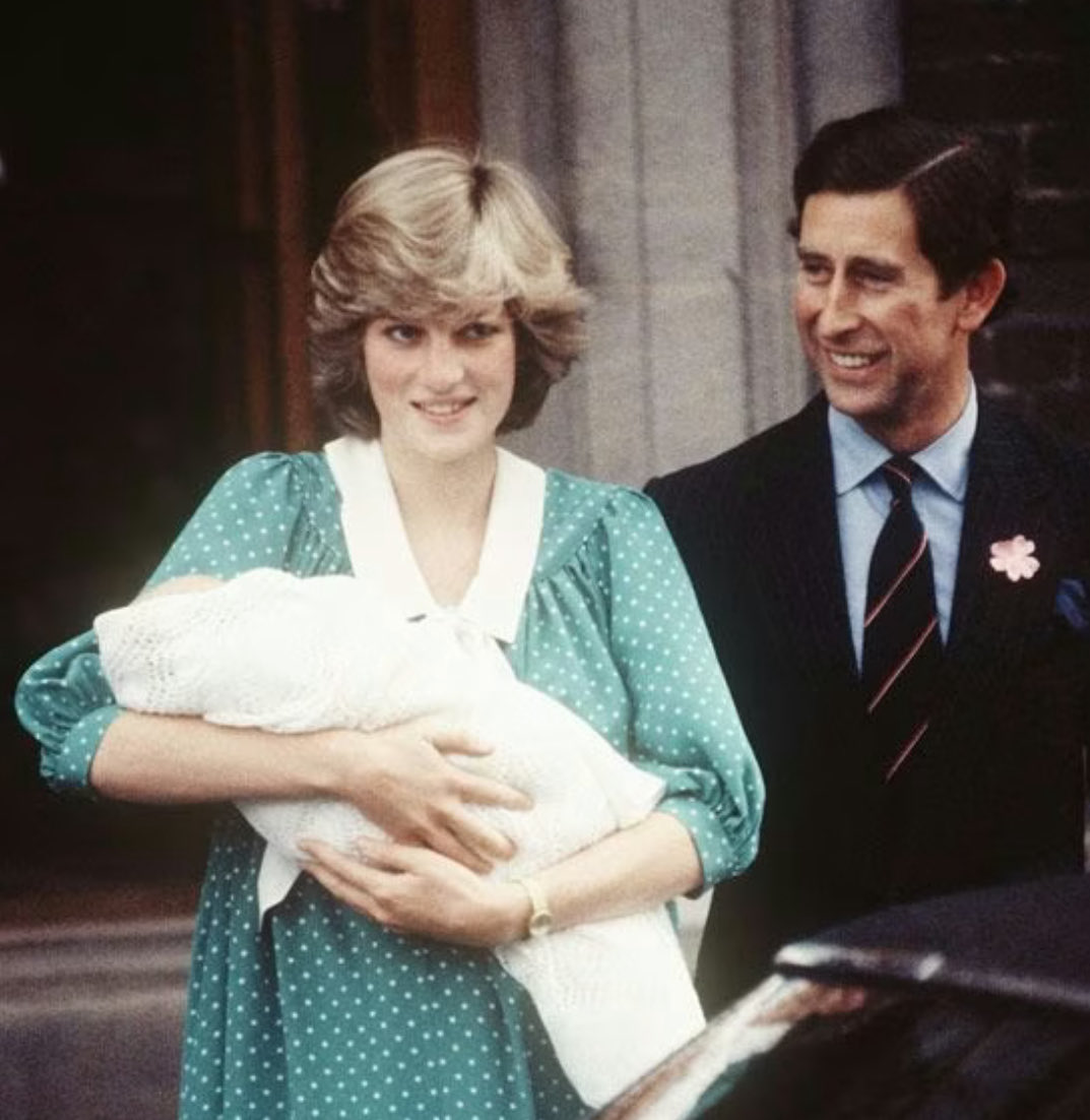 victoriaarbiter's tweet image. Happy Birthday to Prince William who turns 43 today. Though not the first Royal to be born in hospital he was the first future monarch to be born outside the home. 🎈