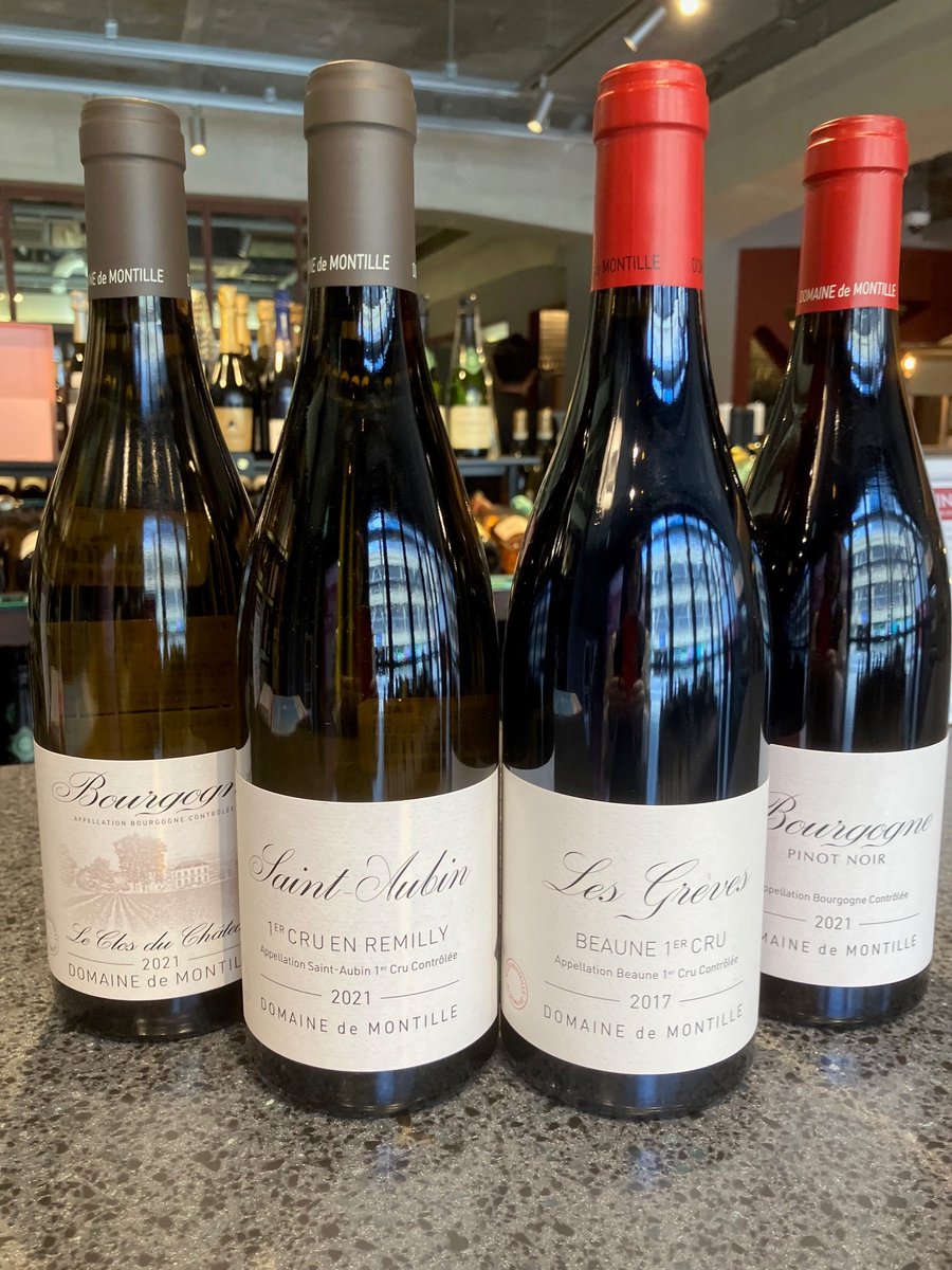 THEWINE_byTDS's tweet photo. 🇫🇷ブルゴーニュの #ドモンティーユ が #セール価格 で入荷♪右は、先日当店スタッフがモンティーユ氏と和食のマッチングで語り合った時の写真です クラシカルな酸が特徴の2021年を3種、飲み頃の2017ボーヌ1erレグレーヴも入荷してます 店内奥のブルゴーニュ棚です😃お待ちしてますおまち #THEWINE https://t.co/WChS74Tm3o