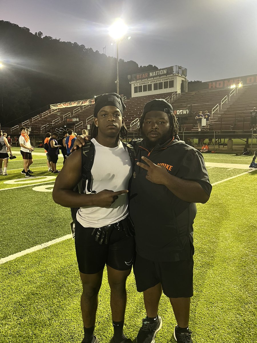 Keshawn Newman👑 (@keshawnnewman0) on Twitter photo After a great camp at <a href="/UPIKEFOOTBALL/">UPIKE FOOTBALL</a> I am blessed to receive my second offer !!!
<a href="/CoachMikeHarris/">Coach Harris</a> <a href="/dejhawnhill/">COACH HILL</a> <a href="/CtackettC/">Chad Tackett</a> <a href="/J_maineKeyes/">Jermaine Keyes</a> <a href="/Tomcat_football/">Ashland Football</a> After a great camp at <a href="/UPIKEFOOTBALL/">UPIKE FOOTBALL</a> I am blessed to receive my second offer !!!
<a href="/CoachMikeHarris/">Coach Harris</a> <a href="/dejhawnhill/">COACH HILL</a> <a href="/CtackettC/">Chad Tackett</a> <a href="/J_maineKeyes/">Jermaine Keyes</a> <a href="/Tomcat_football/">Ashland Football</a>