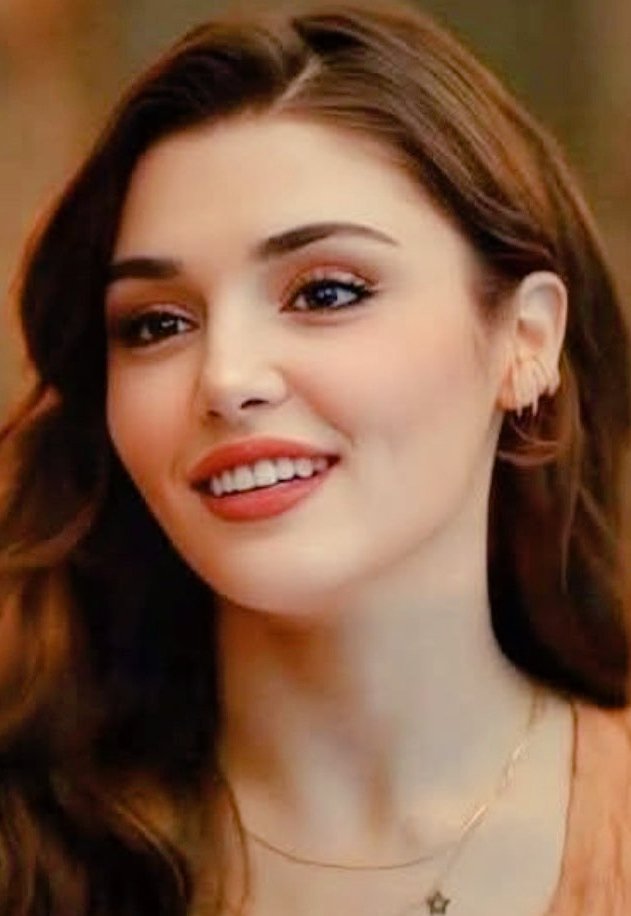 cak_kutsal's tweet image. Hasretim
diyerek
ona
şiirler
yazmışım
Sevdanın
özleminde
serzenişlerim
olmuş
Yeller esen
denizinde
ifil ifil
dalgalanmış
Aba’yı
kendimce
ipekler
yapmışım
fakat
anladım ki
ne çok
yanılmışım
Yaşamla
savaşmaya
yanaşmamış
Bilmeden
aptalca
savruk
davranışım
Kendime
Yaşamıma
Günaydın