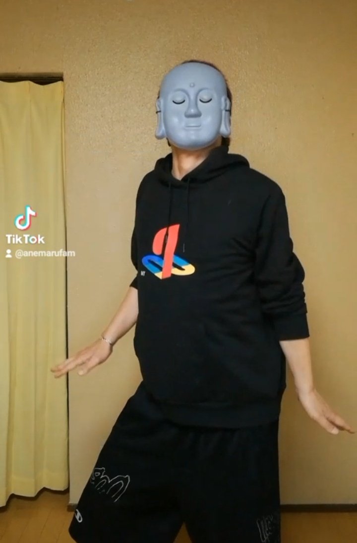 周りの目を気にすることは悪いことじゃない。
ただ【自分が周りにどう見られてるか】は気にしなくていいと思う。
重要なのは【自分は周りにどう魅せたいか】
周りの為に生きるんじゃなくて自分の為に生きればいい。
ただそれだけのことだと個人的には思うよ。