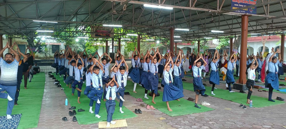 स्वामी आत्मानंद शास बहु उ.मा.उत्कृष्ट हिन्दी माध्यम बिलासपुर ( छ.ग.)में #विश्व_योग_दिवस के अवसर पर "राष्ट्रीय सेवा योजना" इकाईयो के द्वारा योगाभ्यास किया गया.

#IDY2025 #fightAgainstobesity

<a href="/YASMinistry/">YAS Ministry</a> <a href="/PMOIndia/">PMO India</a>
<a href="/MoHFW_INDIA/">Ministry of Health</a> <a href="/mansukhmandviya/">Dr Mansukh Mandaviya</a> <a href="/khadseraksha/">Raksha Khadse</a>