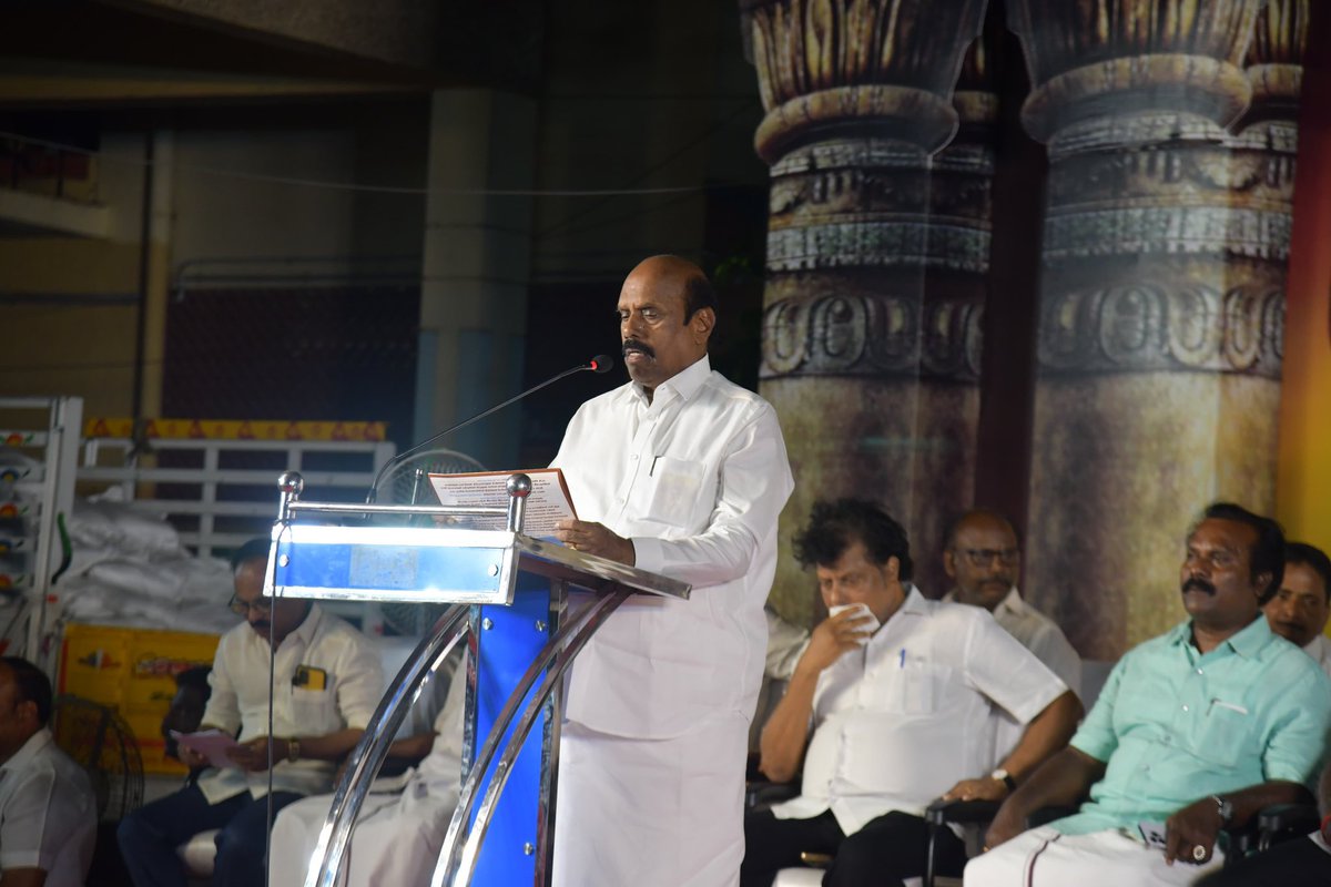 மூத்தவர்களை அரவணைத்த முடிசூடா இமயம் – கலைஞர் 102"என்ற தலைப்பில், 100-வது ஆண்டு விழாவை முன்னிட்டு ஒரு சிறப்பான நலத்திட்ட உதவிகள் வழங்கும் விழா சென்னை தெற்கு மாவட்டத்தில் நடைபெற்றது.இந்த விழாவில், 2000நபர்களுக்கு மேற்பட்ட முதியோர்களுக்கு அரசு வழங்கும் நலத்திட்ட உதவிகள் வழங்கினேன்.