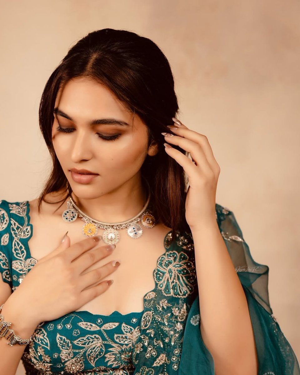 Kayadu Lohar FC (@kayaduloharfc) on Twitter photo Her Smile is Enough to Light Up a Million Hearts β£οΈ <a href="/11Lohar/">Kayadu Lohar</a> ππ A Timeless Beauty β¨
#KayaduLohar Her Smile is Enough to Light Up a Million Hearts β£οΈ <a href="/11Lohar/">Kayadu Lohar</a> ππ A Timeless Beauty β¨
#KayaduLohar