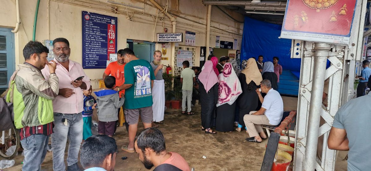 📸 Visuals from Sakleshpur Station

Food and refreshments being provided to passengers of Train No. 16511 KSR Bengaluru-KannurExpress, 16585 SMVT Bengaluru-MurudeshwarExpress, and 07377 Vijayapura-Mangaluru Central Express who were stranded due to disruption in the ghat section.