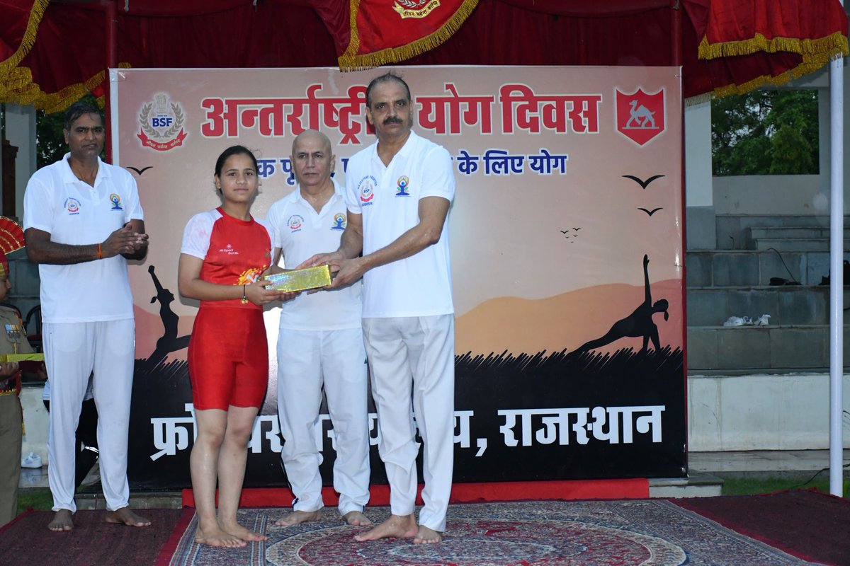 Sh Sudhir Kumar Hooda, DIG (Prov) Rajasthan Ftr, addressed all ranks, emphasizing Yoga’s relevance to operational fitness &amp; mental clarity. Sh Devinder Singh, Comdt  thanked everyone for their spirited participation.

#YogaWithBSF #IYD2025 #LeadershipInYoga