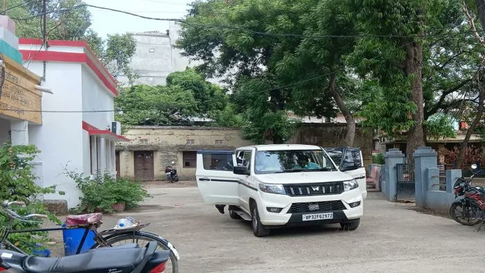 🚨हरामखोर कमीशनखोर ग्राम पंचायत अधिकारी गिरफ्तार🚨 

रायबरेली में तैनात ग्राम पंचायत अधिकारी *"प्रेम चंद्र रावत" को भ्रष्टाचार निवारण टीम ने 50 हजार रुपये की घूस लेते रंगे हाथों धर दबोचा है यह कमीशनखोर ग्राम पंचायत अधिकारी ने गांव में होने वाले विकास में निर्माण सामग्री सप्लाई