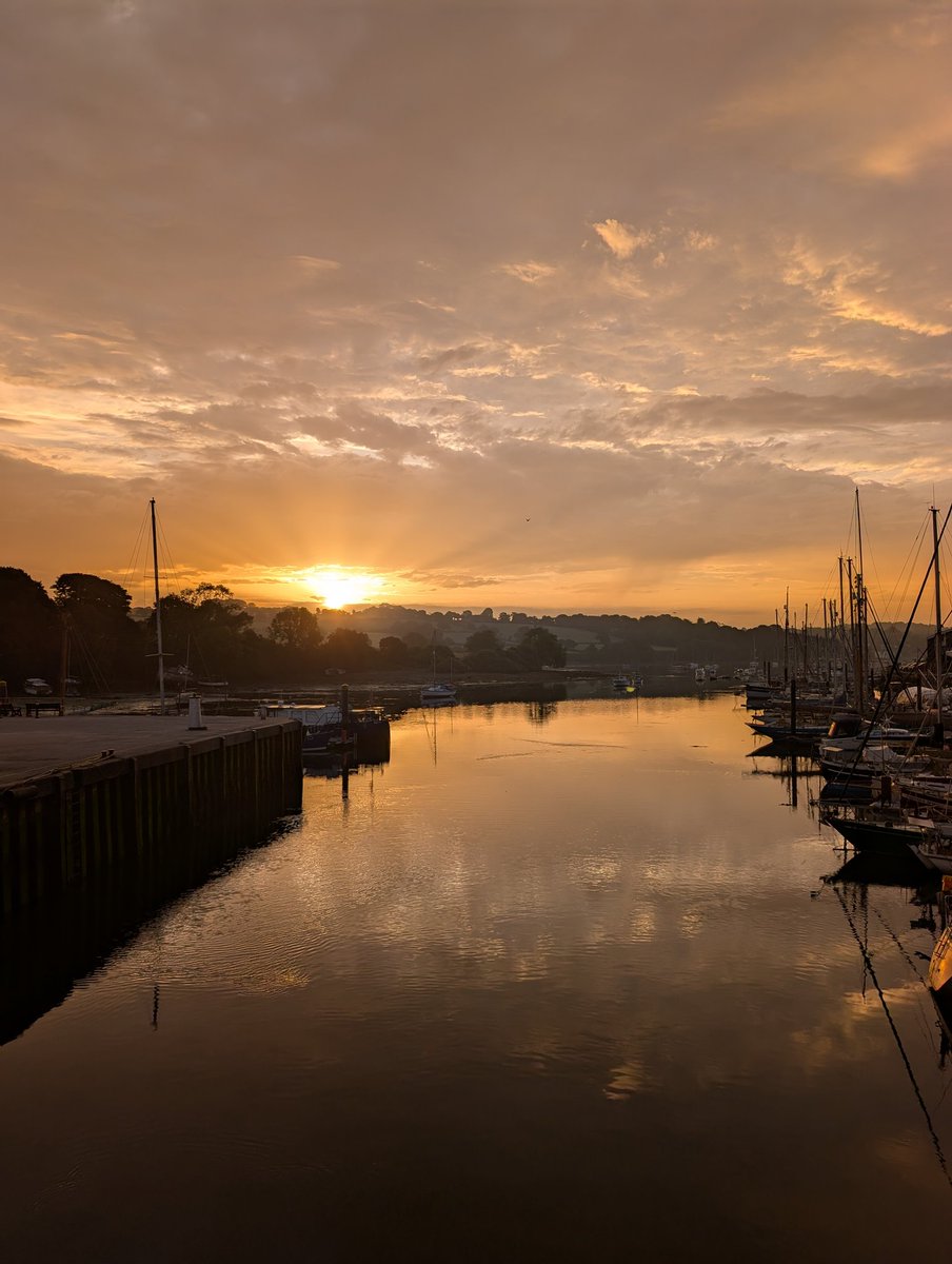 freestepsope's tweet photo. 21/06/25 05:41 #solstice #SummerSolstice2025 #falmouth #penrynharbour #freestepsope #cornwall https://t.co/6ZsllyQ9xR