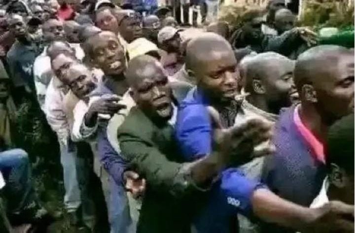 ItsOpuk's tweet photo. Vijana wa Siah every morning;

"we mzee, nyonya haraka hata sisi tunataka" https://t.co/yZ4DM6tZyn
