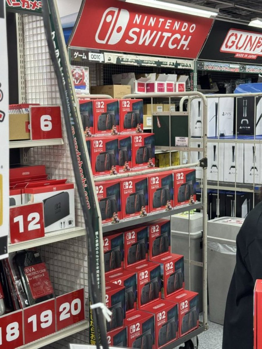 Switch２普通に店頭販売
山積み

これが正常

転売ヤーが死んでいく