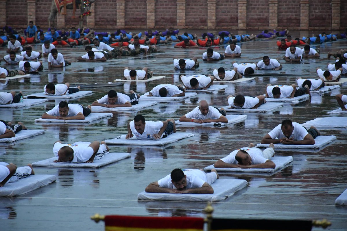 Incessant rain couldn't dampen the spirits of Seema Praharis at STC BSF Jodhpur. Their commitment to Yoga stood tall—undeterred, unshaken.
"𝑫𝒊𝒔𝒄𝒊𝒑𝒍𝒊𝒏𝒆 𝒊𝒔 𝒕𝒉𝒆 𝒃𝒓𝒊𝒅𝒈𝒆 𝒃𝒆𝒕𝒘𝒆𝒆𝒏 𝒈𝒐𝒂𝒍𝒔 𝒂𝒏𝒅 𝒂𝒄𝒄𝒐𝒎𝒑𝒍𝒊𝒔𝒉𝒎𝒆𝒏𝒕."

#YogaWithBSF #IYD2025