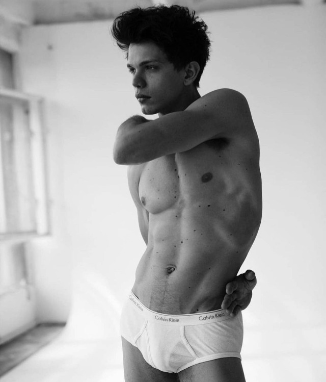 Quand j'étais un garçon, je me voyais toujours comme un héros dans les bandes dessinées et dans les films, et j'ai grandi en croyant à ce rêve...