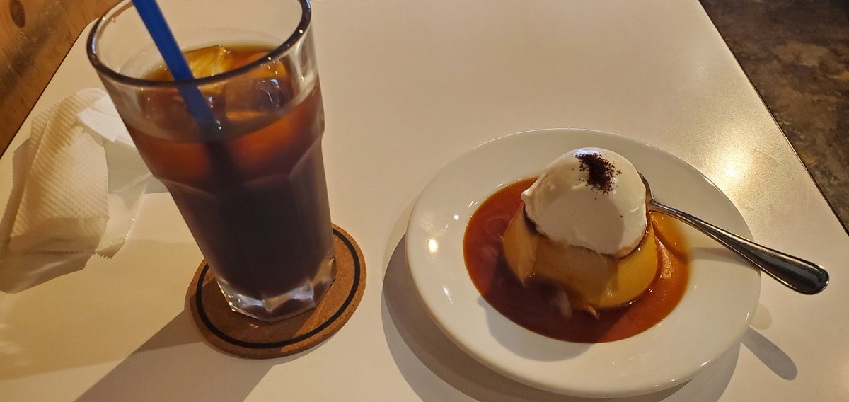 出張で福岡へ、無事到着したけど暑いカフェで一休み。