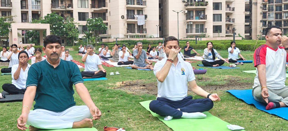 आज का अंतर्राष्ट्रीय योग दिवस , ग्रेटर नोएडा मण्डल कार्यक्रम सफलतापूर्वक संपन्न हुआ, और हमें यह बताते हुए खुशी हो रही है कि 250+ लोगों ने इस विशेष अवसर पर योग किया। इस कार्यक्रम में पार्टी की तरफ से मुख्य अतिथि पश्चिमी क्षेत्र के यशस्वी महामंत्री श्री हरिश ठाकुर जी उपस्थित रहे।