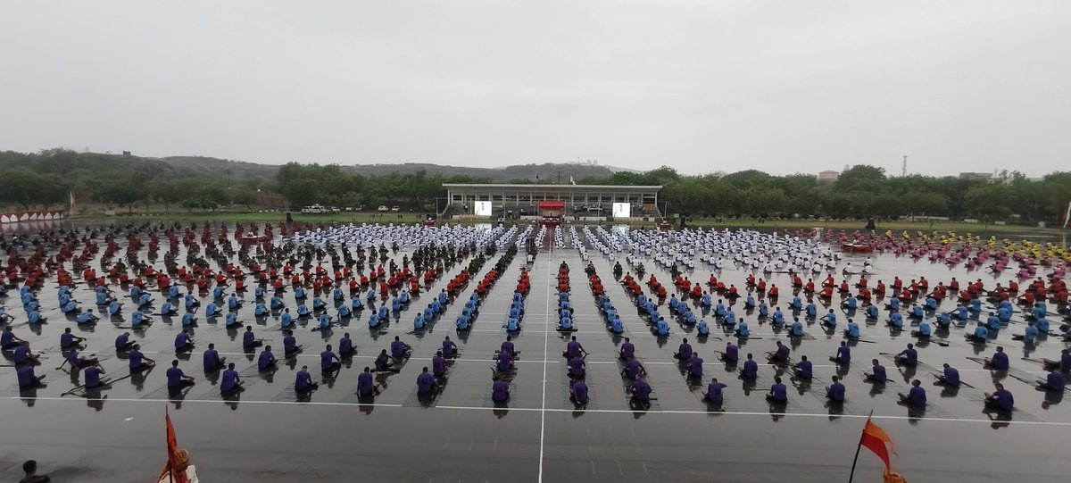 Faculty from Yoga Alliance Jodhpur led the session with grace and mindfulness. Children performed a spectacular acrobatic dance, embodying strength, rhythm &amp; Yogic flow.
"𝙔𝙤𝙜𝙖 𝙖𝙙𝙙𝙨 𝙮𝙚𝙖𝙧𝙨 𝙩𝙤 𝙮𝙤𝙪𝙧 𝙡𝙞𝙛𝙚 𝙖𝙣𝙙 𝙡𝙞𝙛𝙚 𝙩𝙤 𝙮𝙤𝙪𝙧 𝙮𝙚𝙖𝙧𝙨."

#YogaInArt