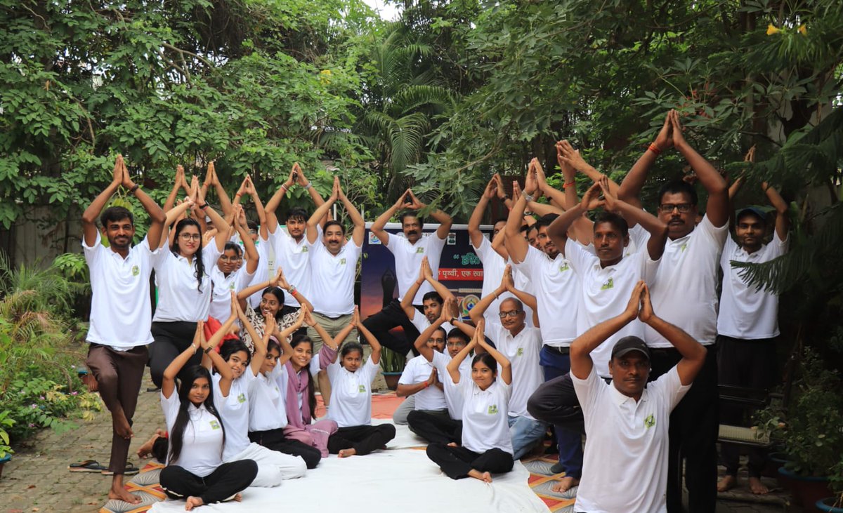 GPRCzsipatna2's tweet photo. As part of #YogaSangam the @GPRCzsipatna2 organized #HaritYoga on the International Day of Yoga at GPRC Vatika, Patna. Scientists and research scholars enthusiasts took part in this initiative, trees were planted to commemorate the day. Yoga For One Earth One Health. #ZSI https://t.co/BcCgVXMnZj