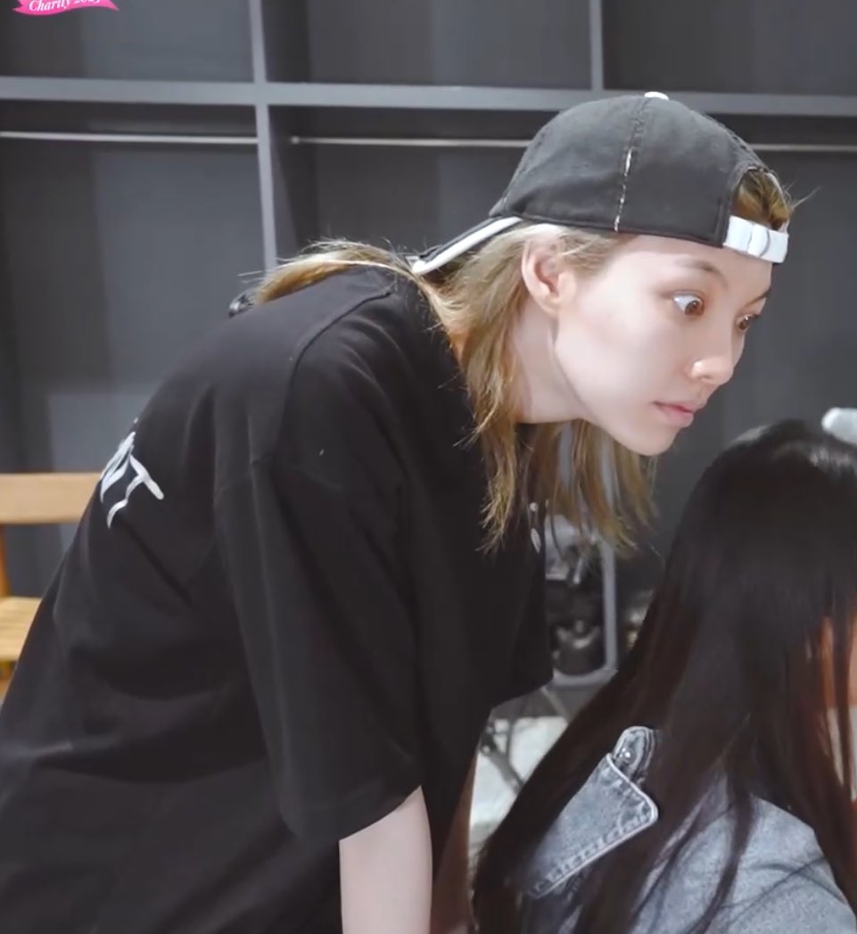 KMayaKwangbae's tweet photo. น้องออมเหมือนมีมหมาจ้องตลอดไป 555555555555555555555555555 https://t.co/rKPqgLNDG0