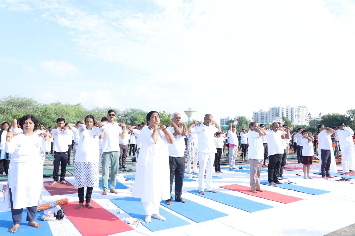 अंतर्राष्ट्रीय योग दिवस के अवसर पर छत्रपति शाहू जी महाराज विश्वविद्यालय, कानपुर परिसर में योग का भव्य आयोजन पर विश्वविद्यालय परिवार के सदस्यों के साथ योग किया गया।

#एक_पृथ्वी_एक_स्वास्थ्य_के_लिये_योग  

#internationalyogaday2025

#YogDiwasinCSJMU 

#AIU