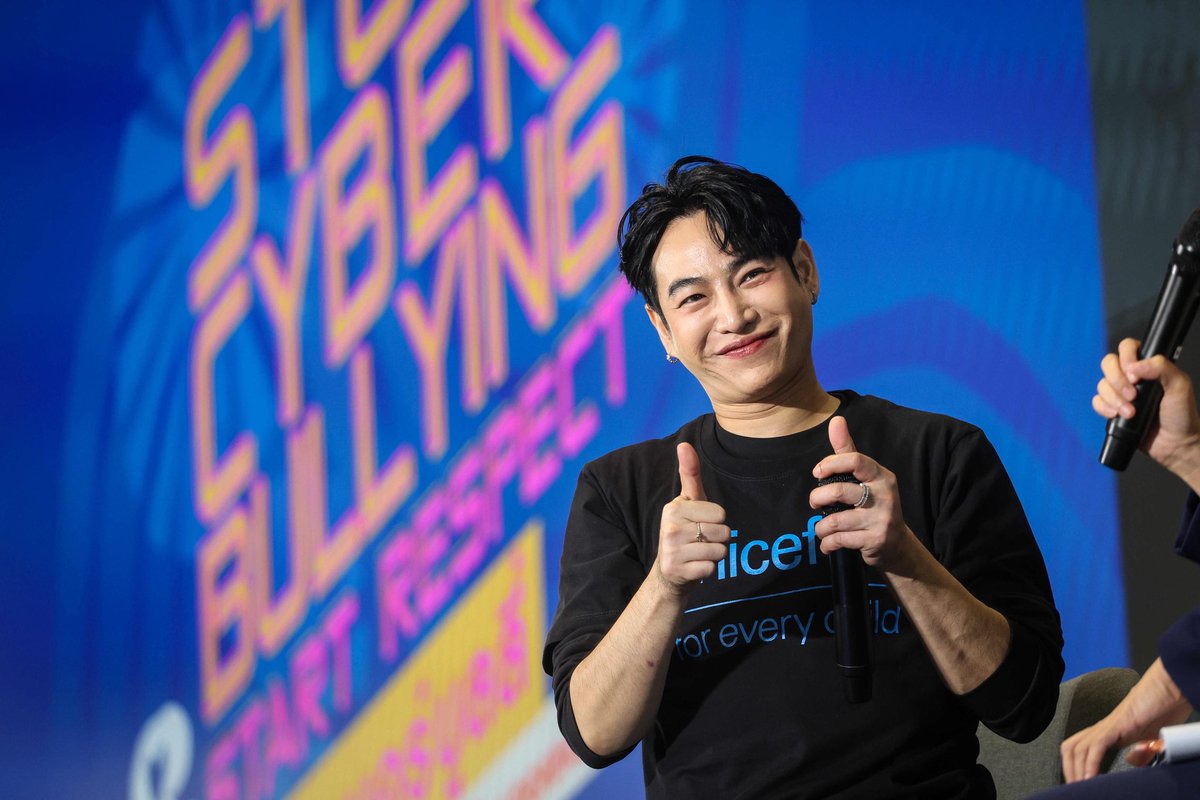 tpopupdate's tweet photo. "เป๊ก ผลิต โชค" เตือนชาวเน็ต! ร่วมรณรงค์ หยุดไซเบอร์บูลลี่ ชวนสร้างพื้นที่ออนไลน์ ที่ปลอดภัย

"เป๊ก ผลิต โชค" ศิลปินหนุ่มฮอต เป็นอีกหนึ่งคนที่โดนไซเบอร์บูลลี่มาตลอดจนเป็นแผลในใจ ทำให้ต้อง social detox จากโลกออนไลน์ ล่า���ุดออกงานในฐานะ Friend of Unicef เข้าร่วมแชร์ความรู้สึกในวัน Stop Cyberbullying Day เล่าประสบการณ์ที่พบเจอ แนะนำวิธีการฮีลใจ รวมถึงฝากข้อความไปยังชาวเน็ตที่ชอบคอมเมนท์ไม่สร้างสรรค์ พูดจาบูลลี่ สร้างแผลในใจในคนอื่นว่า

"ผมอยากให้ทุกคนฝากไปบอกคนที่เป็น hater ว่า การกระทำแบบนี้มันไม่ใช่การกระทำที่ดี ที่เท่ ที่ควร ที่เหมาะสม ไม่ทำแบบนี้ดีกว่า อินเทอร์เน็ตมีอะไรที่สร้างสรรค์เยอะแยะให้เราได้ทำ มากกว่าการที่เราไปบูลลี่คนอื่นครับผม"

#TPOP #เป๊กผลิตโชค #PeckPalitchoke